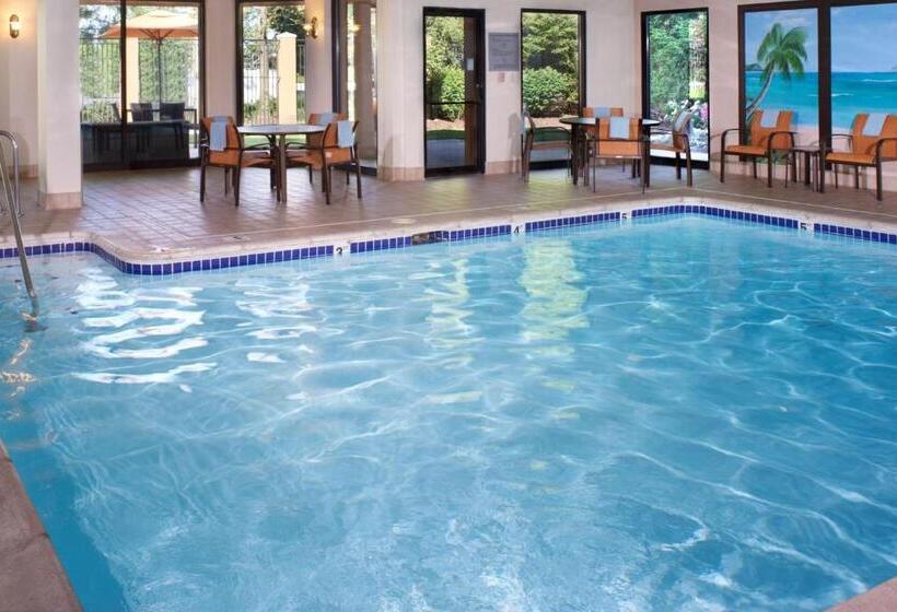 هتل Courtyard Toledo Maumee/arrowhead