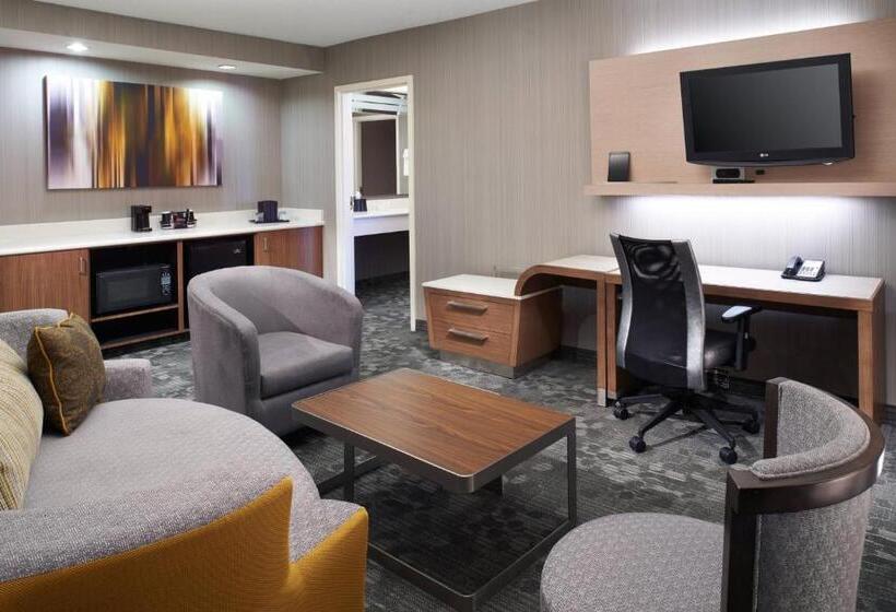 هتل Courtyard Toledo Maumee/arrowhead