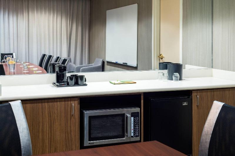 هتل Courtyard Toledo Maumee/arrowhead