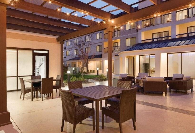 בית מלון כפרי Courtyard Charlotte Airport North