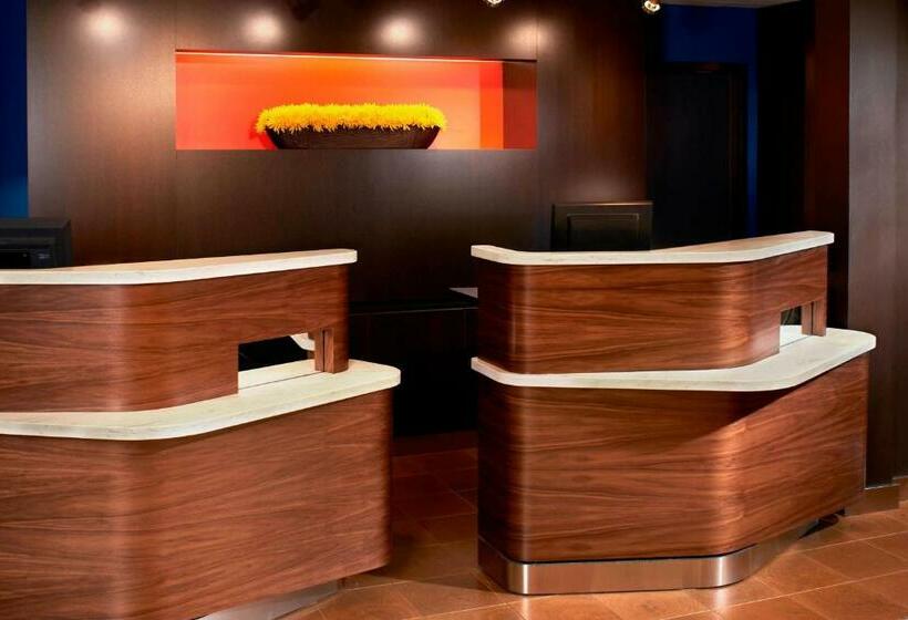 Отель Courtyard Cleveland Airport North