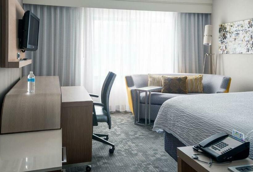 هتل Courtyard Cleveland Airport North