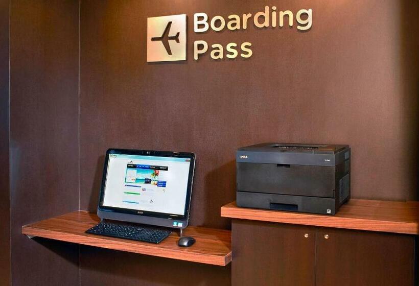 ホテル Courtyard Cleveland Airport North