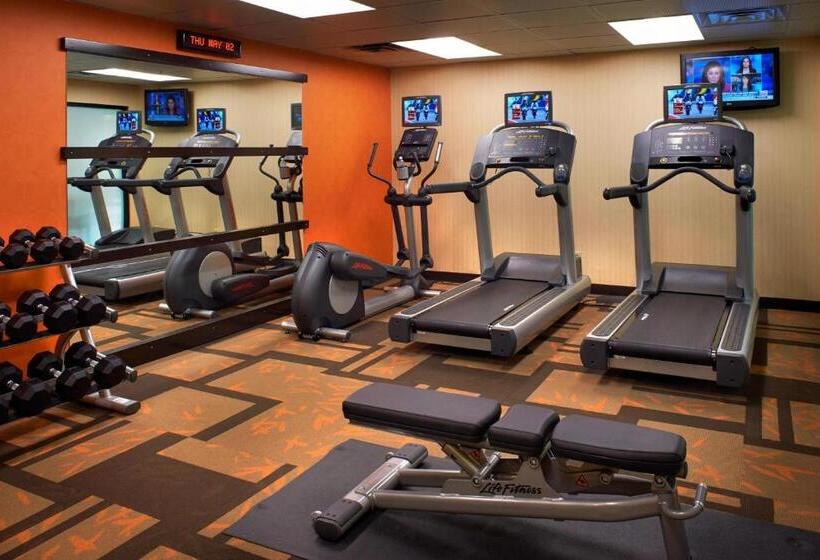 فندق Courtyard Detroit Utica