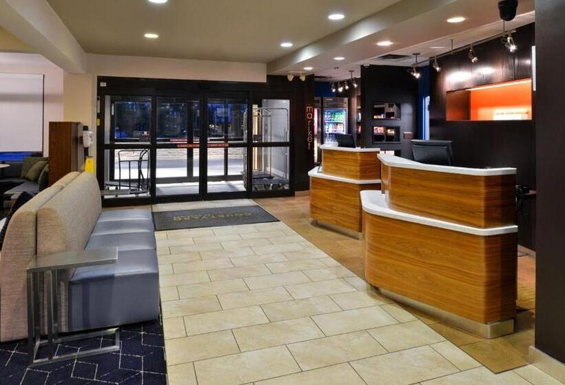 Отель Courtyard Detroit Utica
