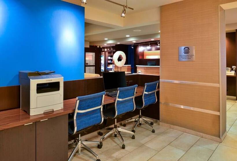 فندق Courtyard Detroit Utica