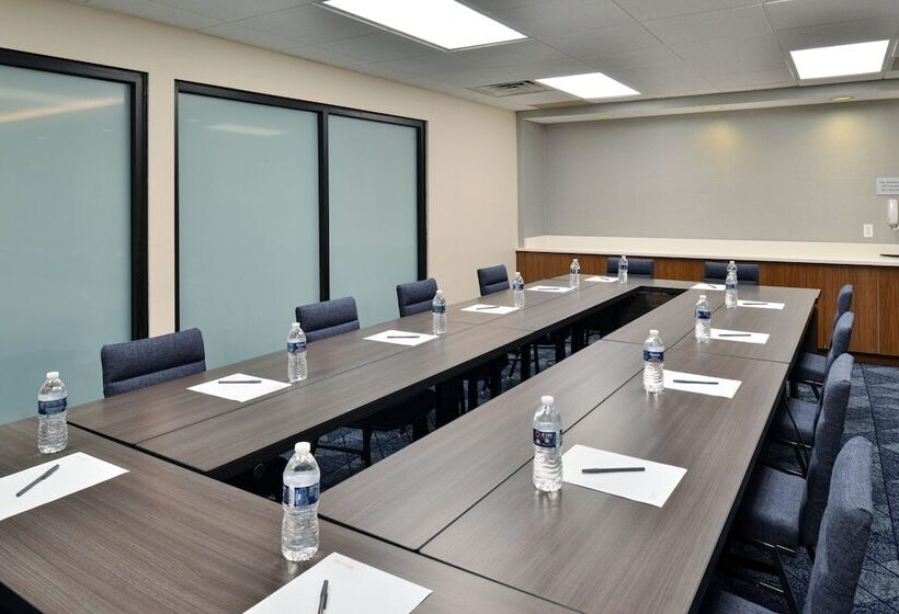 ホテル Courtyard Detroit Utica