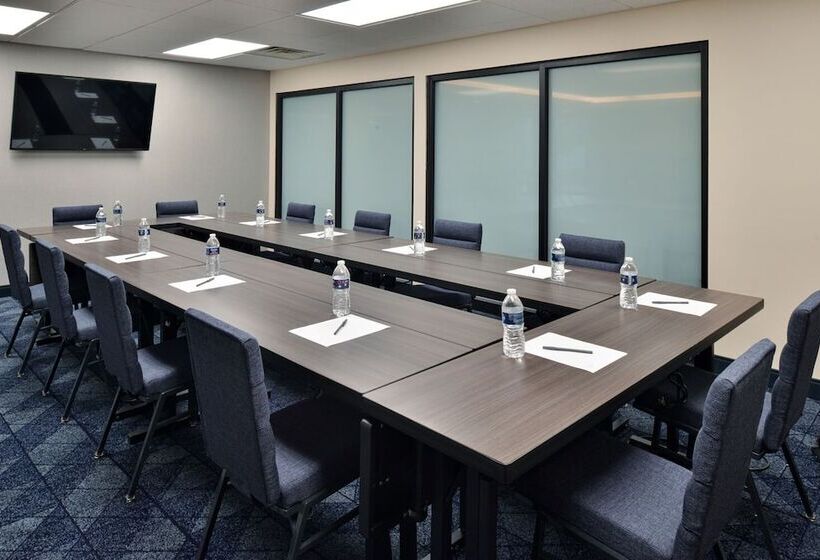 ホテル Courtyard Detroit Utica