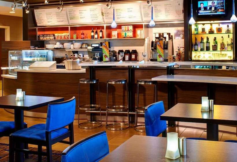 ホテル Courtyard Detroit Utica