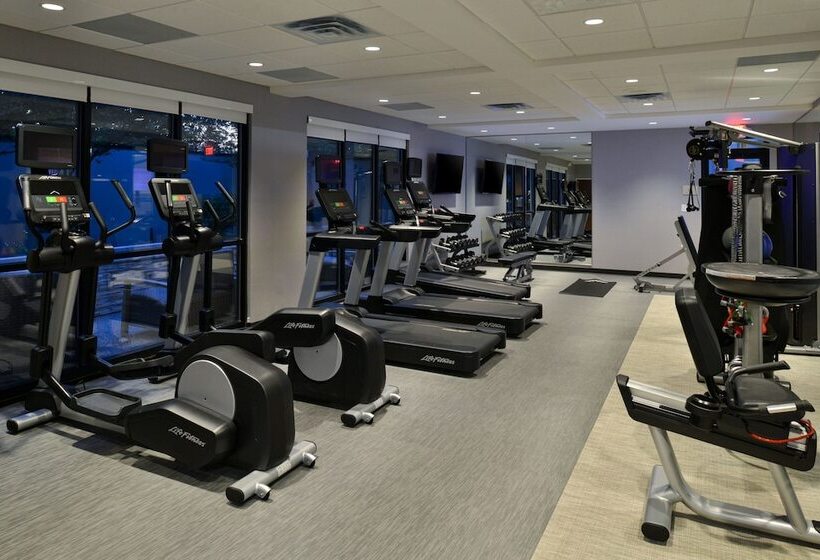 فندق Courtyard Detroit Utica