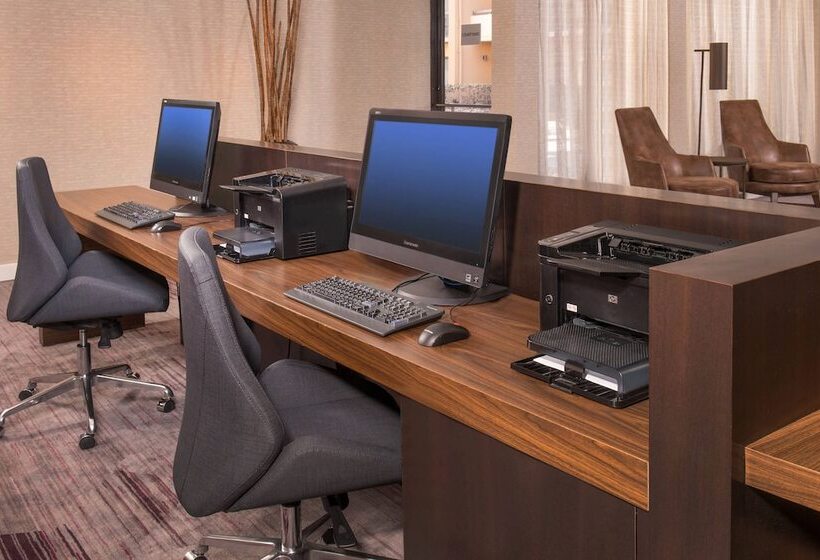 Отель Courtyard By Marriott Dulles Airport Chantilly