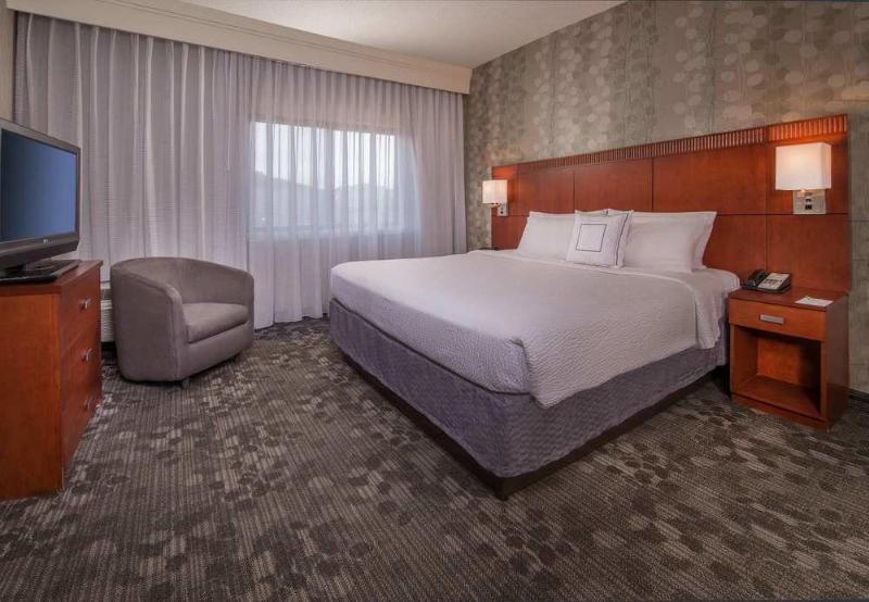 Отель Courtyard By Marriott Dulles Airport Chantilly