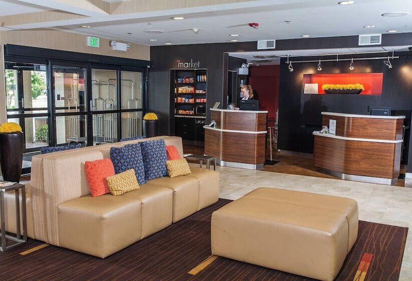 فندق Courtyard By Marriott Florence