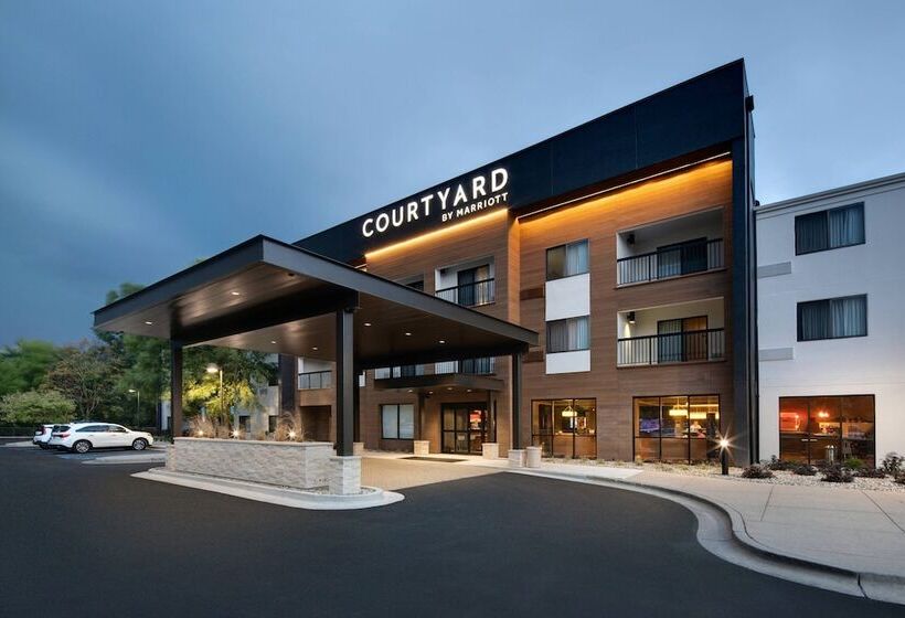 فندق Courtyard Grand Rapids Airport