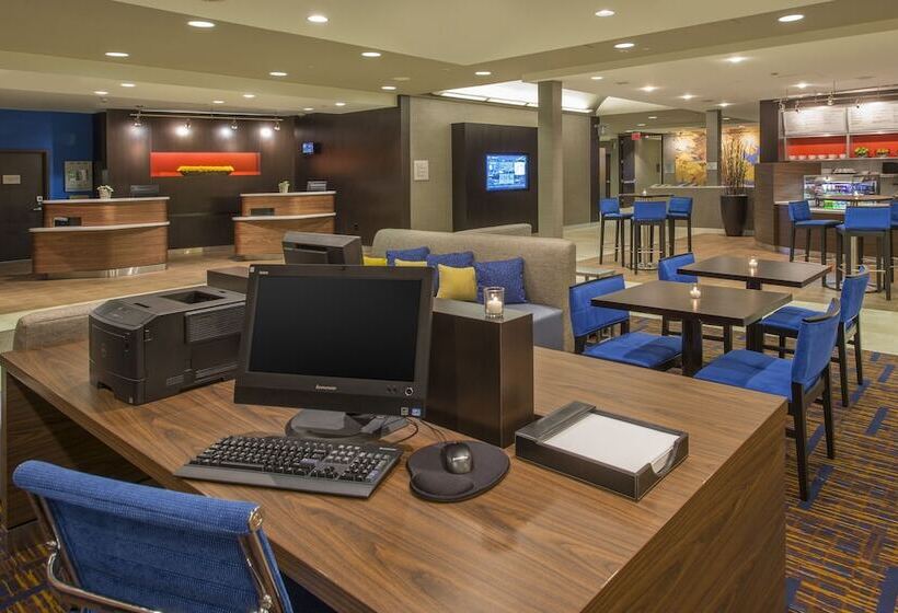 فندق Courtyard Grand Rapids Airport