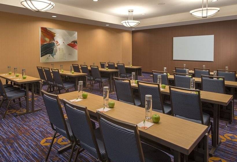 فندق Courtyard Grand Rapids Airport