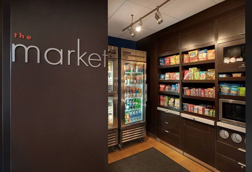 فندق Courtyard Grand Rapids Airport