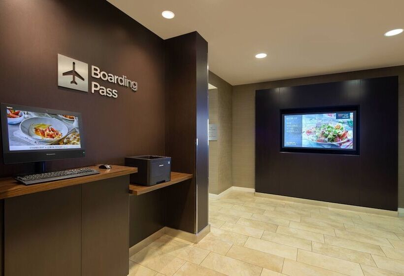 فندق Courtyard Grand Rapids Airport