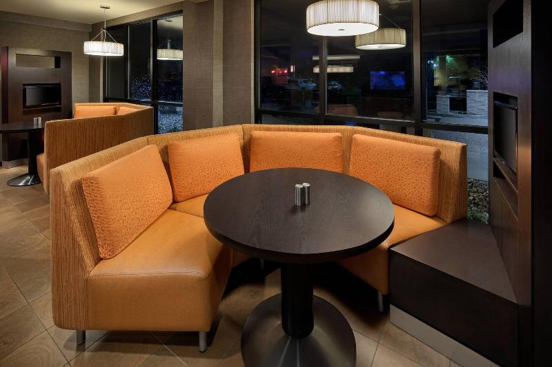 هتل Courtyard Grand Rapids Airport