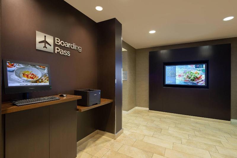 فندق Courtyard Grand Rapids Airport