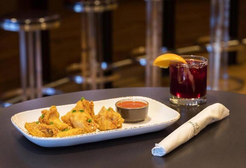 هتل Courtyard Hartford Manchester