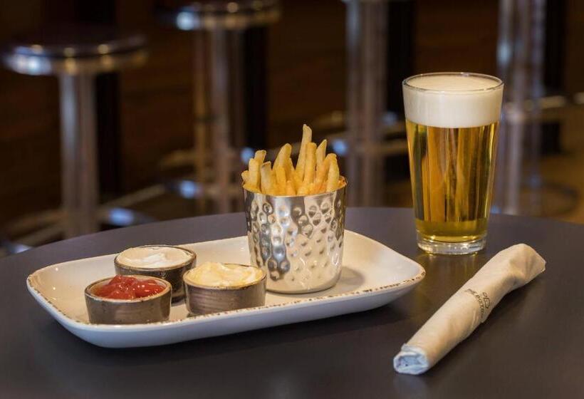 هتل Courtyard Hartford Manchester