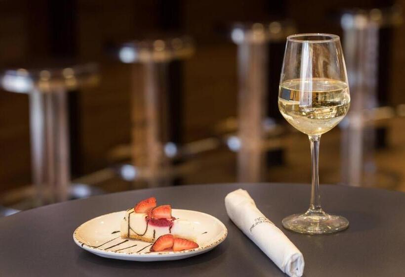 هتل Courtyard Hartford Manchester