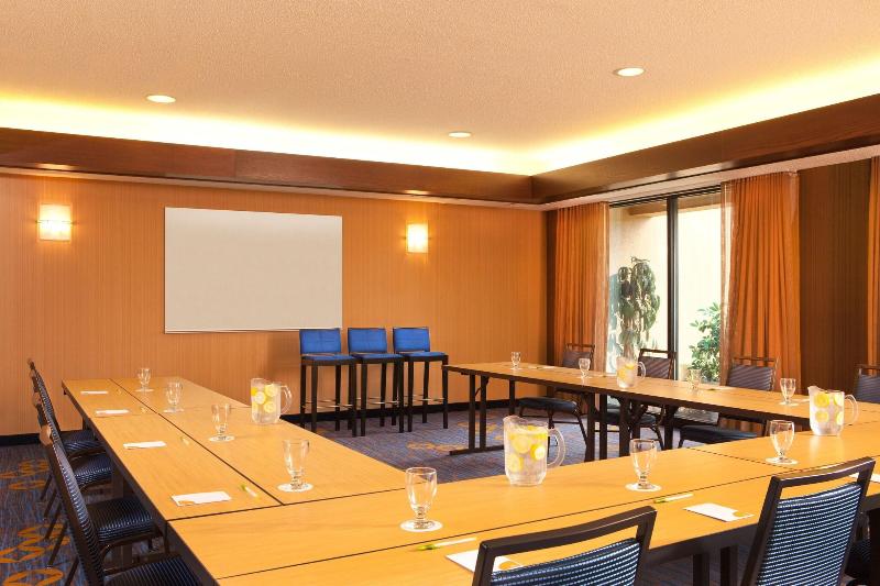 هتل Courtyard Hartford Manchester