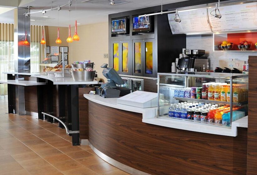 Отель Courtyard By Marriott Houston Hobby Airport