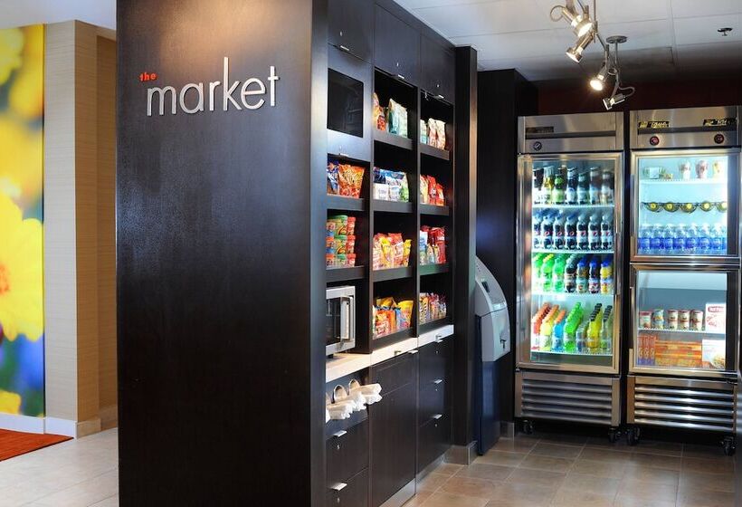 Отель Courtyard By Marriott Houston Hobby Airport