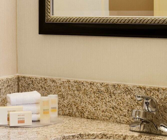 Отель Courtyard By Marriott Houston Hobby Airport