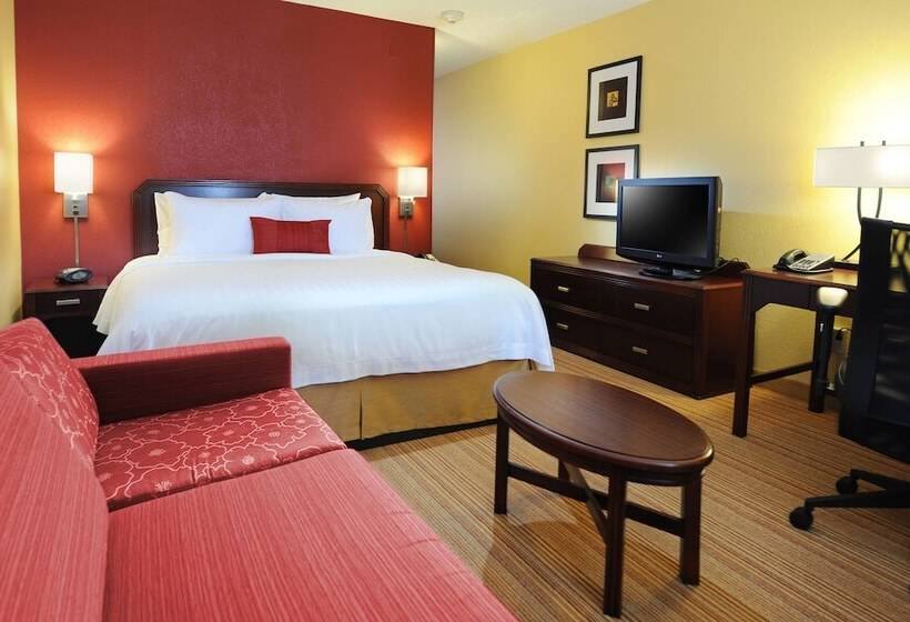 Отель Courtyard By Marriott Houston Hobby Airport
