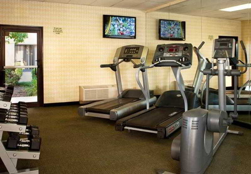 Отель Courtyard By Marriott Houston Hobby Airport