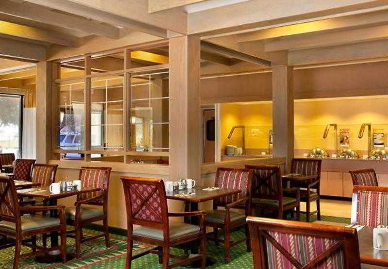 Отель Courtyard By Marriott Houston Hobby Airport