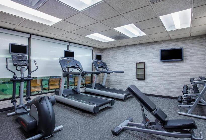 ホテル Courtyard Knoxville Cedar Bluff