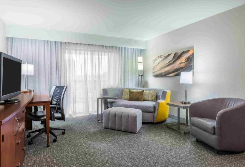 ホテル Courtyard Knoxville Cedar Bluff