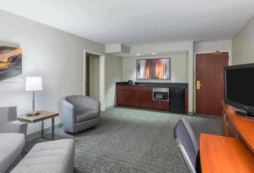 ホテル Courtyard Knoxville Cedar Bluff