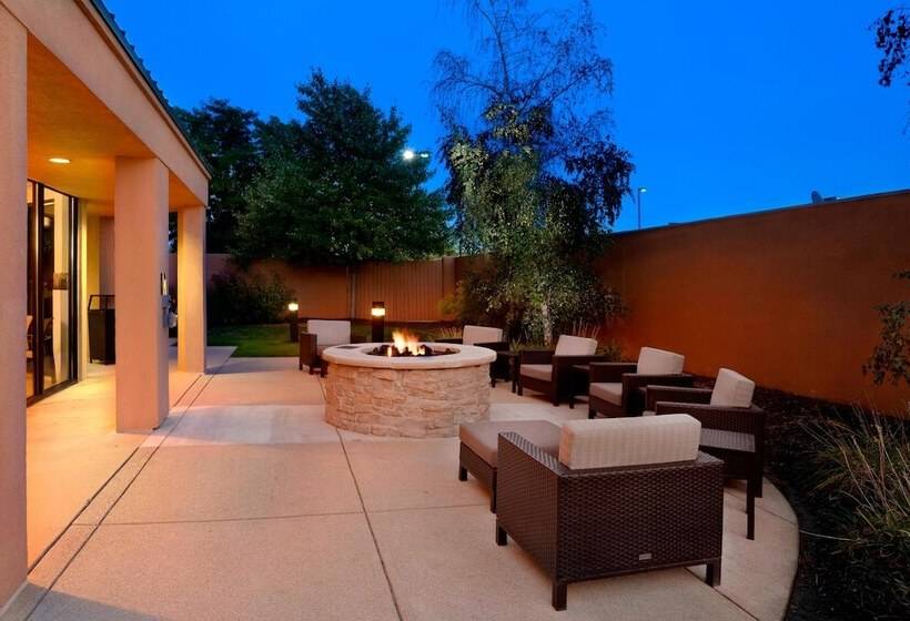 فندق Courtyard By Marriott Kokomo