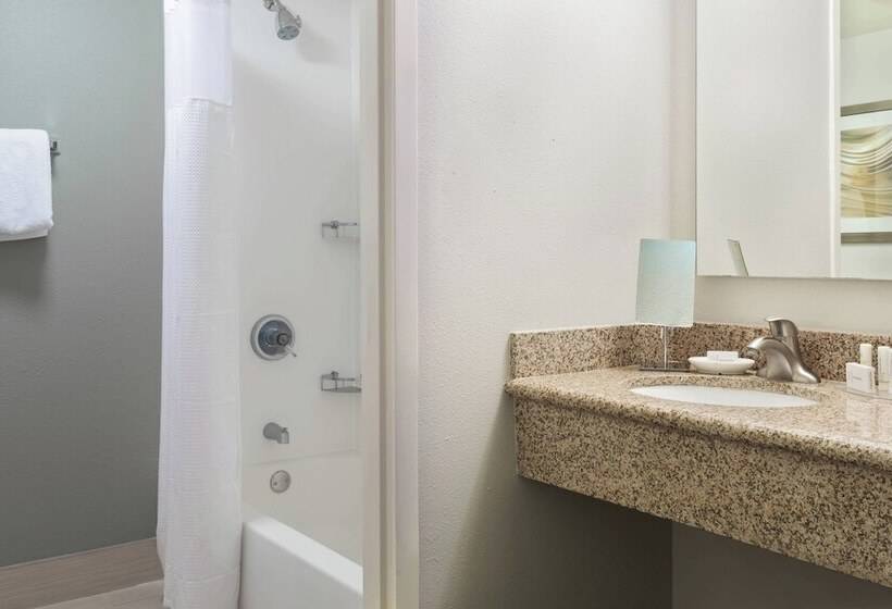 هتل Courtyard Lafayette Airport