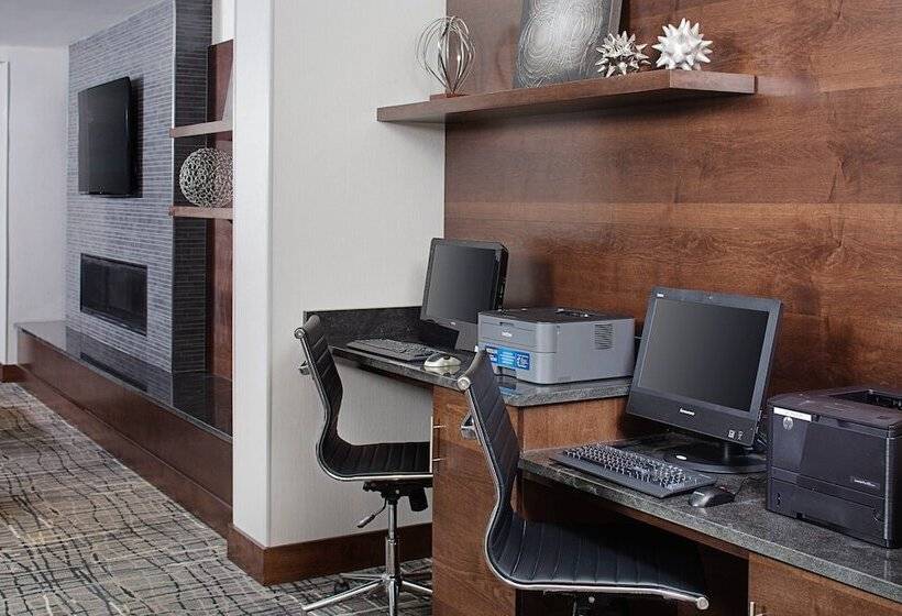 هتل Courtyard Manchesterboston Regional Airport