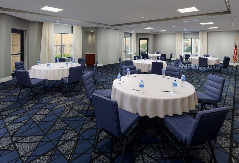 هتل Courtyard Manchesterboston Regional Airport