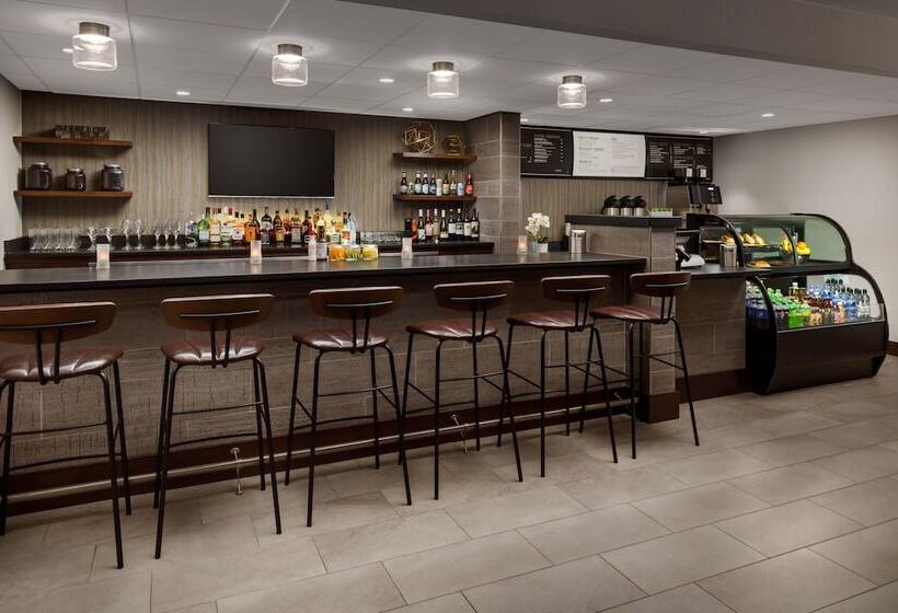 هتل Courtyard Manchesterboston Regional Airport