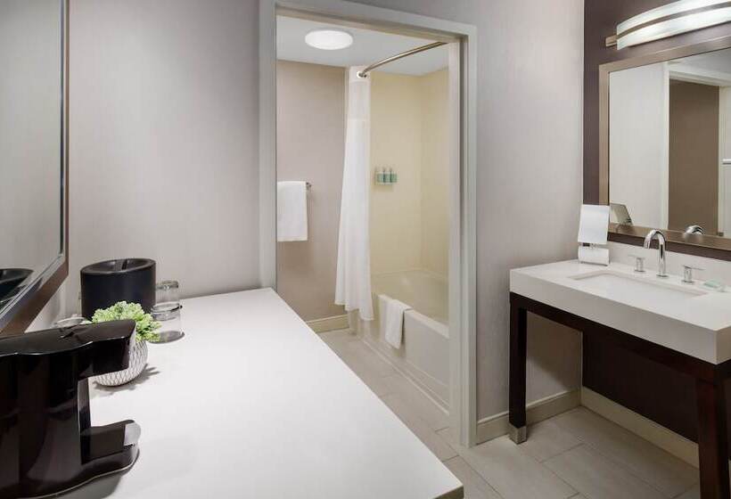 هتل Courtyard Manchesterboston Regional Airport