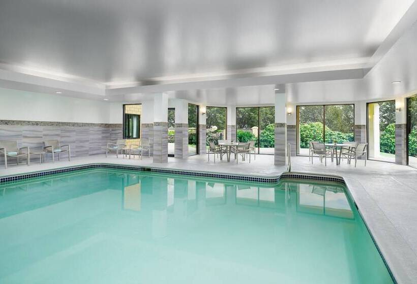 هتل Courtyard Manchesterboston Regional Airport