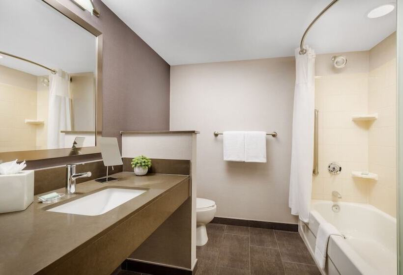 هتل Courtyard Manchesterboston Regional Airport