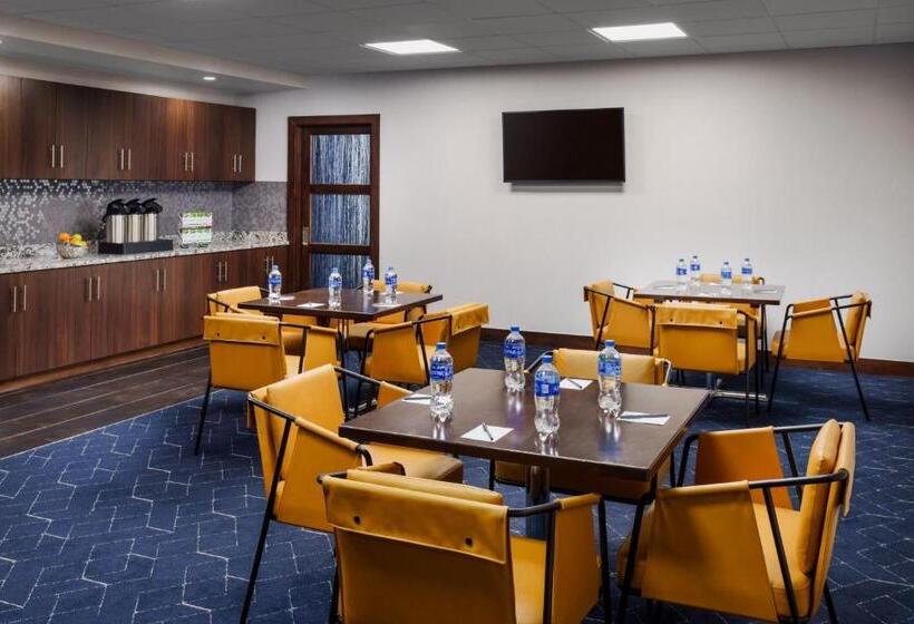 هتل Courtyard Manchesterboston Regional Airport