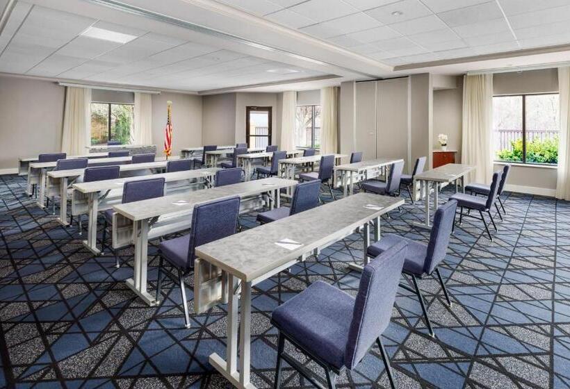 هتل Courtyard Manchesterboston Regional Airport