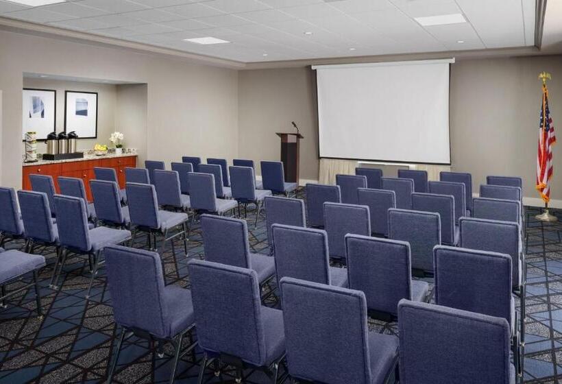 هتل Courtyard Manchesterboston Regional Airport