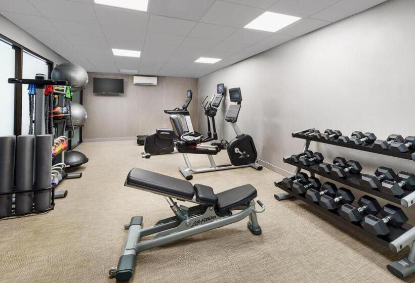 هتل Courtyard Manchesterboston Regional Airport