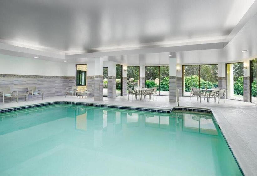 هتل Courtyard Manchesterboston Regional Airport